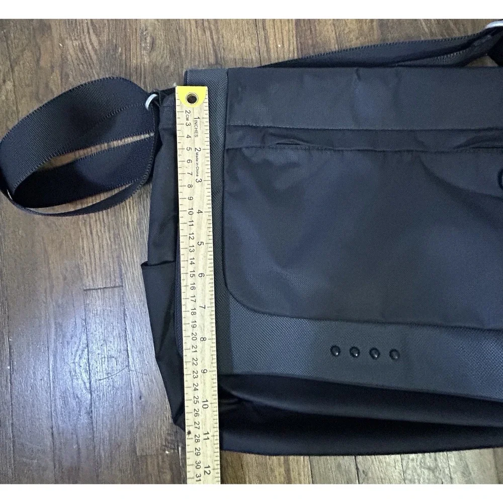 Tumi tech professional